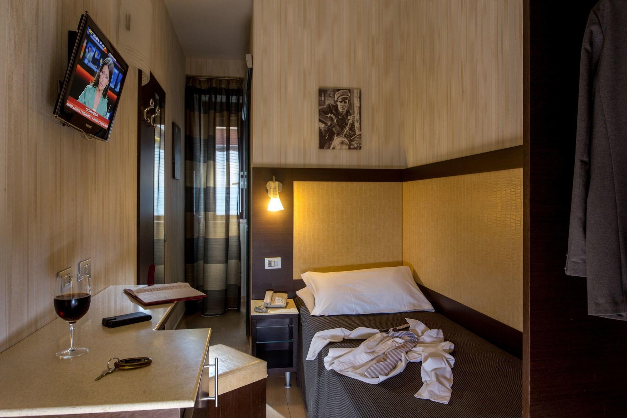 רומא Hotel Dei Mille מראה חיצוני תמונה